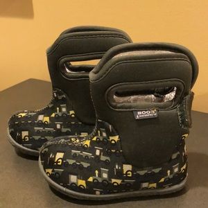 Bogs boots size 5 toddler
